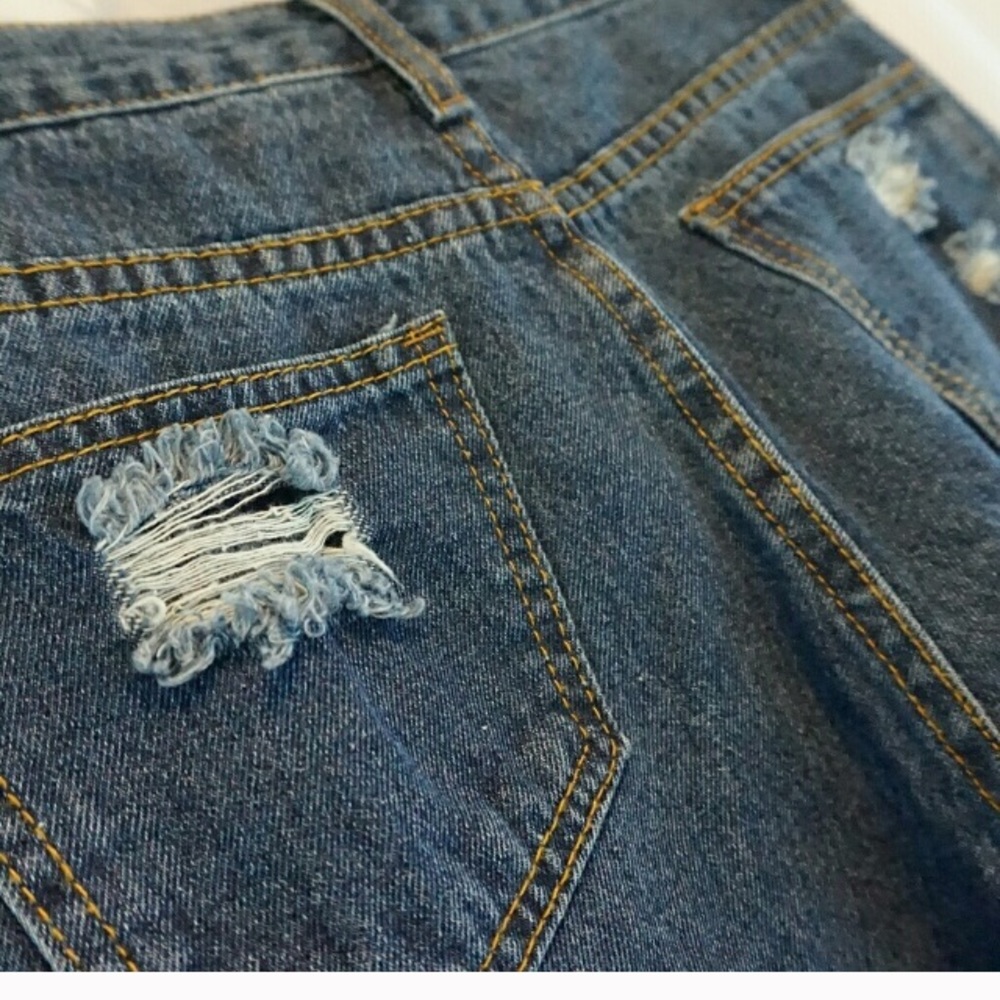 Distressed High Rise Jeans - Picture 4 of 5